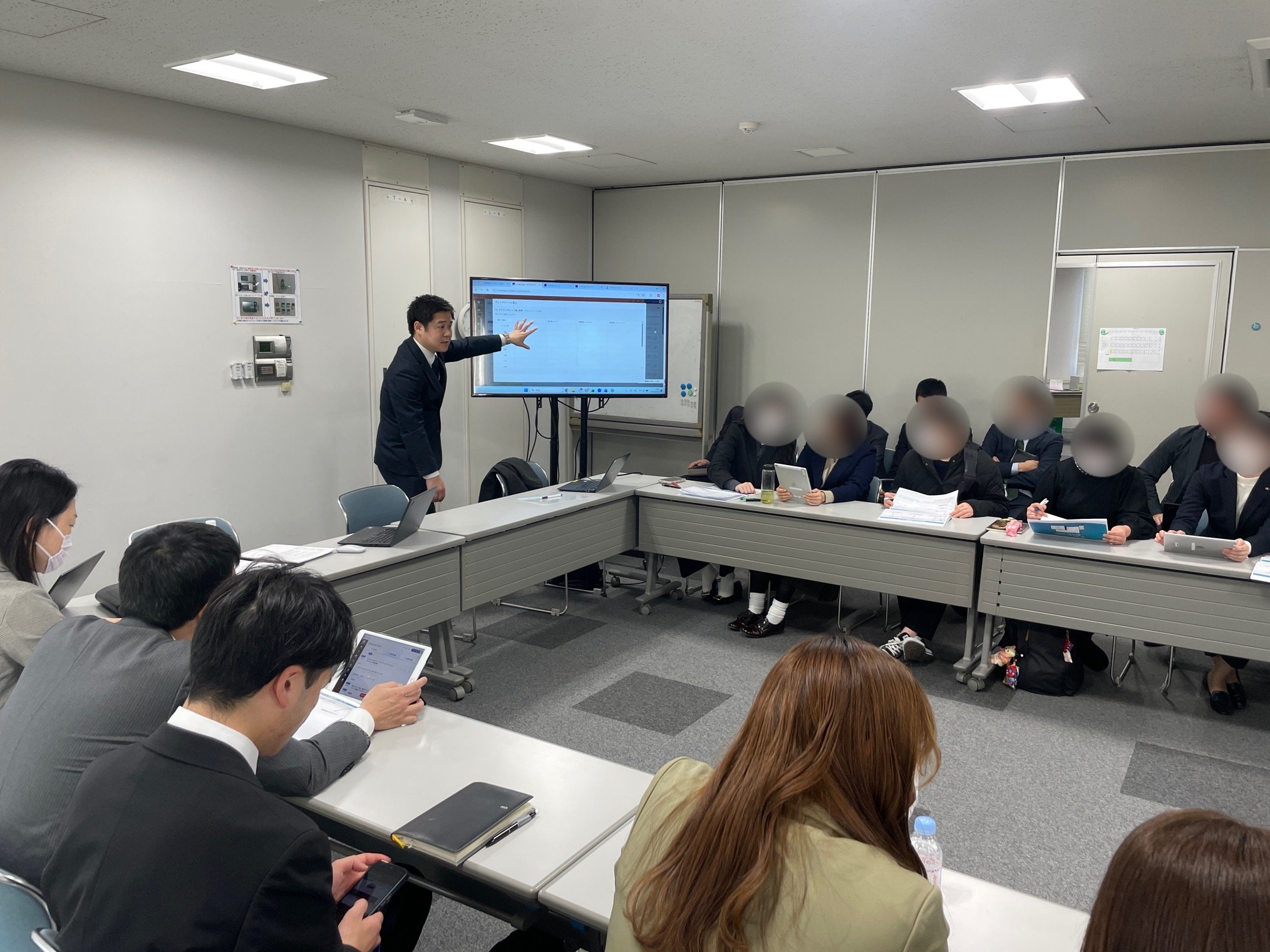 「茶寮 伊藤園」の社員向けに開催した「V-Manage」導入説明会の様子